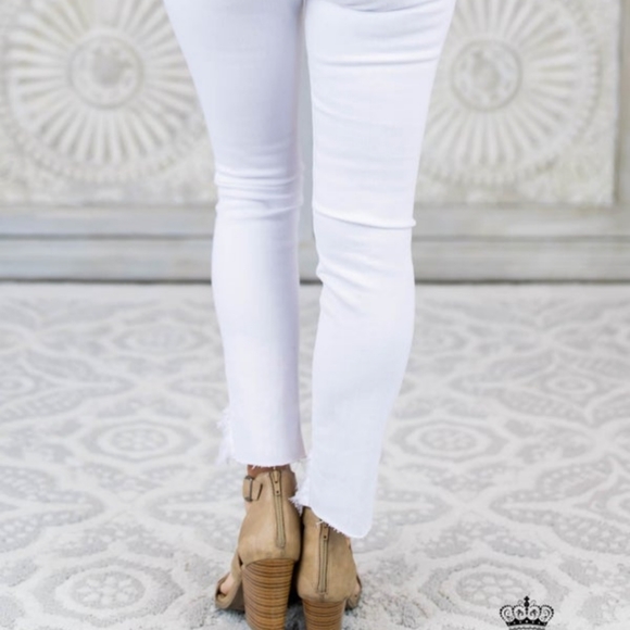 NWT Just Black White Distressed Jeans. Size 31. - Picture 5 of 8